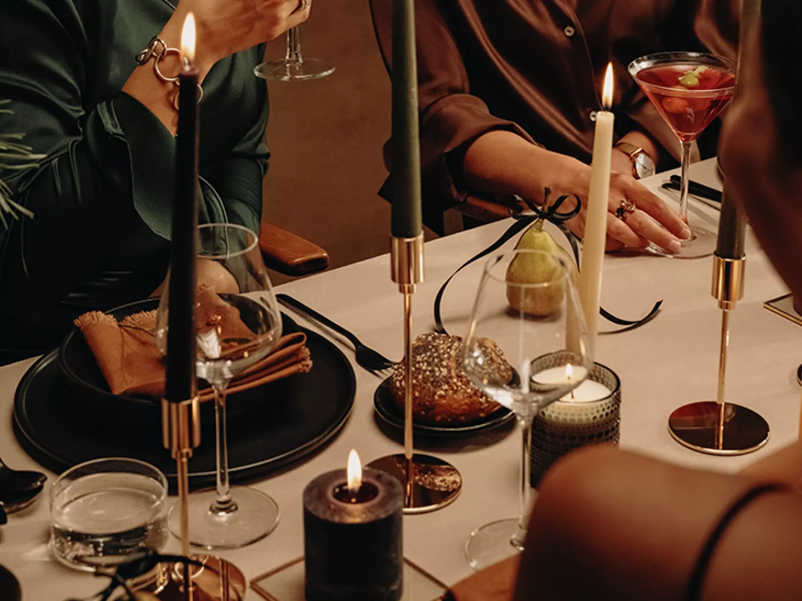 Christmas table styling tips 3