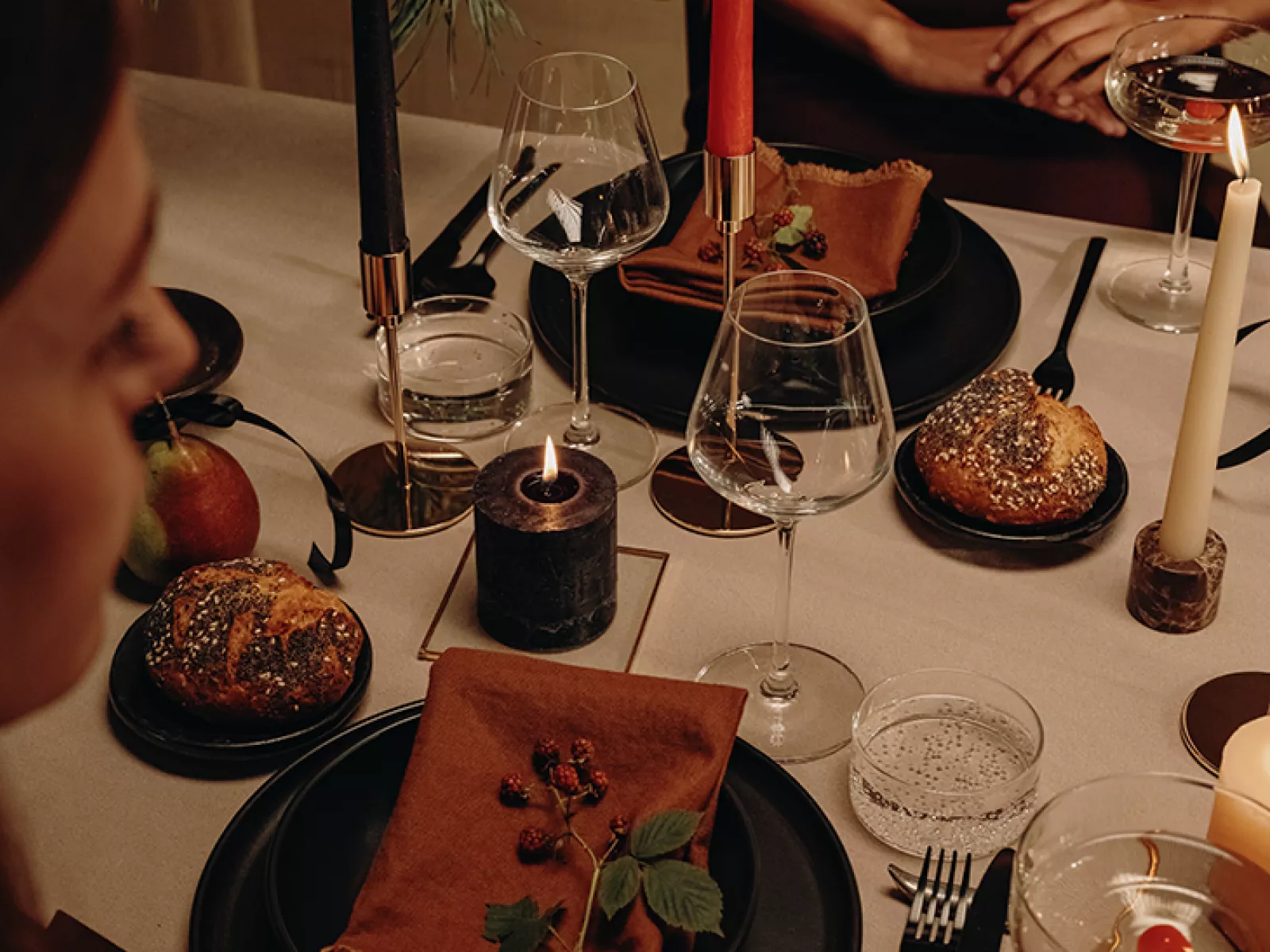 Christmas table styling tips 4